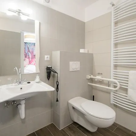 Illaberek Panzio 4* إغير