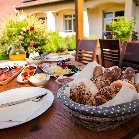 Illaberek Panzio Guest house *