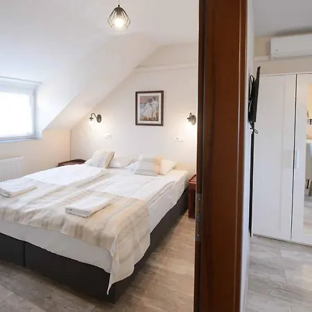 Illaberek Panzio Guest house *